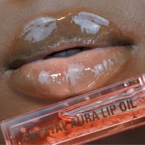 Crystal Aura Lip Oil – Hydrating Roller with Rose Quartz Crystals